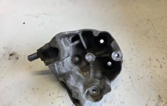 Opel Combo E Fuel pump bracket 9824088780