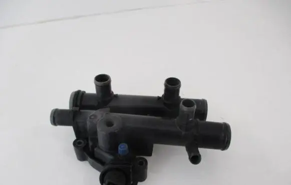 Renault Master II Thermostat housing 8200709149