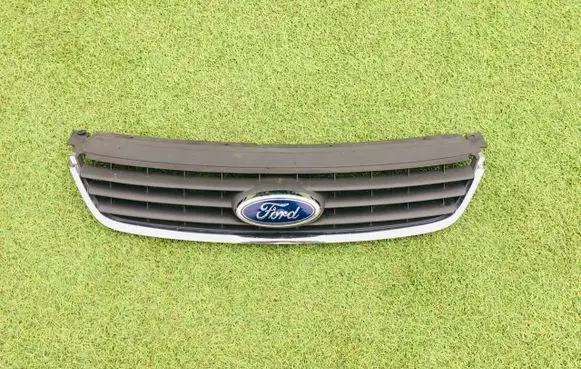 Ford C-MAX I Front bumper upper radiator grill 7M51R8138A