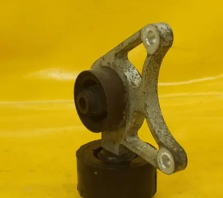 Land Rover Freelander Rear differential mounting bracket W1751312