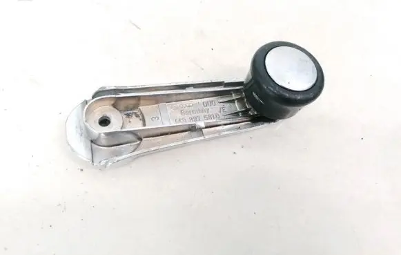 Audi A4 S4 B5 8D Front door window winding handle 443837581D