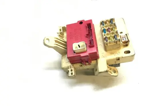 Toyota Land Cruiser (HDJ90) Fuse box set 8264160060 2323000100 K4132