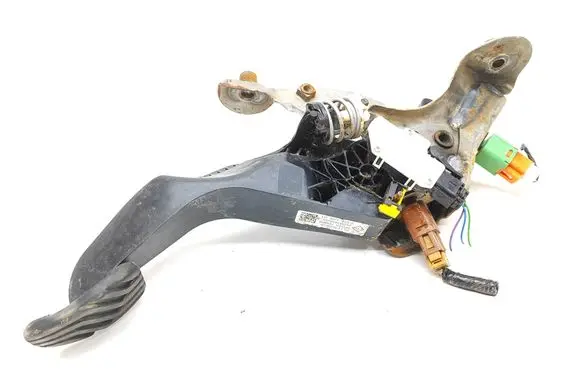 Nissan Qashqai J12 Clutch pedal 465036UA5D 2211920030