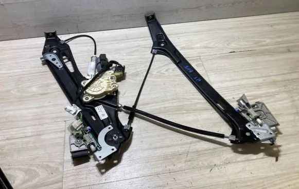Mercedes-Benz CLS C219 Front window lifting mechanism without motor A2197200946