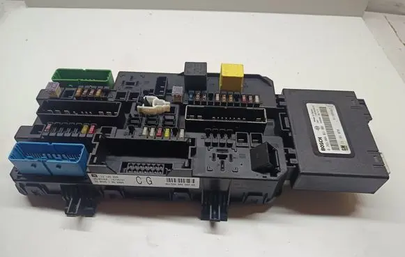 Opel Astra H Fuse module 13145020 5DK00866960