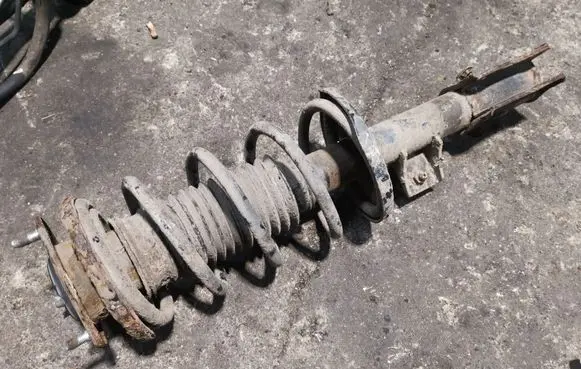Suzuki Grand Vitara II Front shock absorber with coil spring