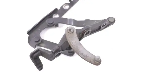 Engine bonnet/hood hinges