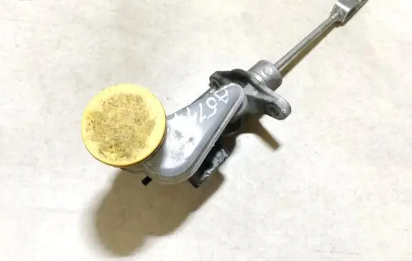 Subaru Outback Master brake cylinder