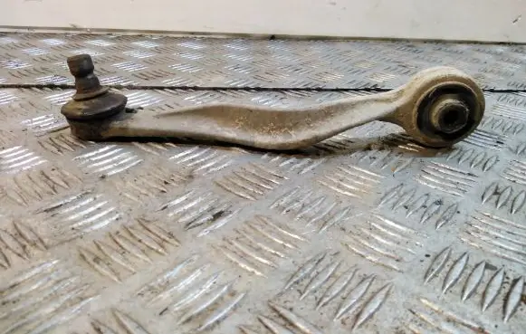 Volkswagen PASSAT B5 Front lower control arm/wishbone 