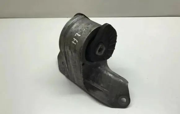 Land Rover Freelander Engine mount bracket