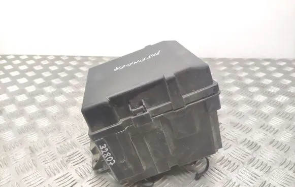 Nissan Pathfinder R51 Fuse module 243827S110