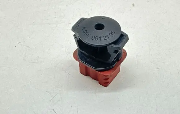 Mercedes-Benz B W246 W242 Radiator mount bracket A0009912195
