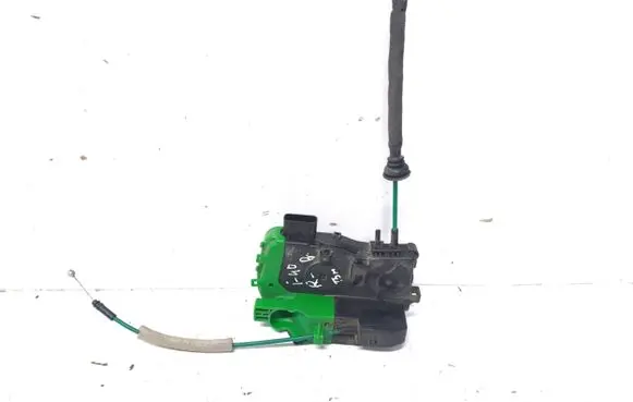 Hyundai i40 Front door lock A045035