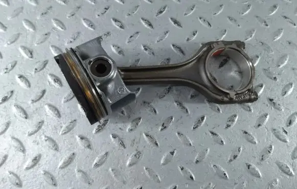 Audi Q2 - Piston with connecting rod 05E107065S 04E198401AE
