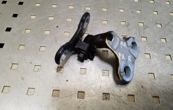 Volvo V50 Front door lower hinge 