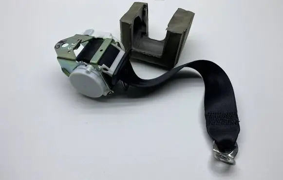Audi A3 S3 A3 Sportback 8P Rear seatbelt 8P0857805 33054750D 33054502