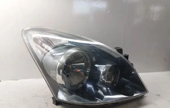 Toyota Corolla Verso AR10 Headlight/headlamp 811300F080