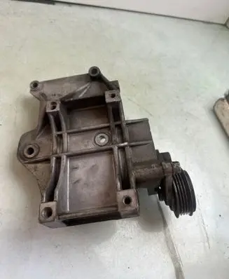 Volkswagen PASSAT B5 Engine mounting bracket 523940 058260885C