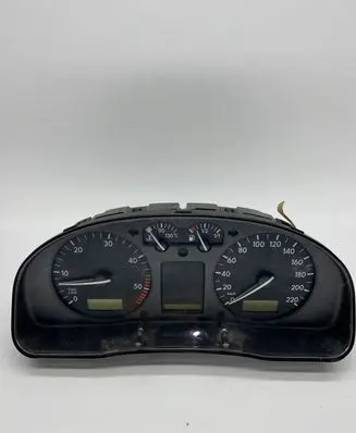 Volkswagen PASSAT B5 Speedometer (instrument cluster) 3B0919880L