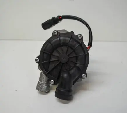 Volkswagen Jetta VII Secondary air pump 04E131333B