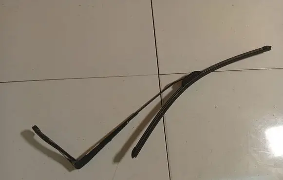 Peugeot 307 Front wiper blade arm 9634371280