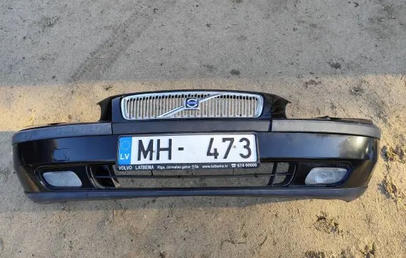 Volvo V70 Front bumper 09484239