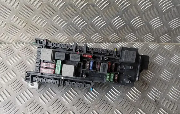 Mercedes-Benz E W212 Fuse module 168298 1670660 A0025421319