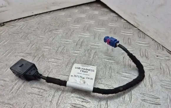 Peugeot 308 USB socket connector 9826717080