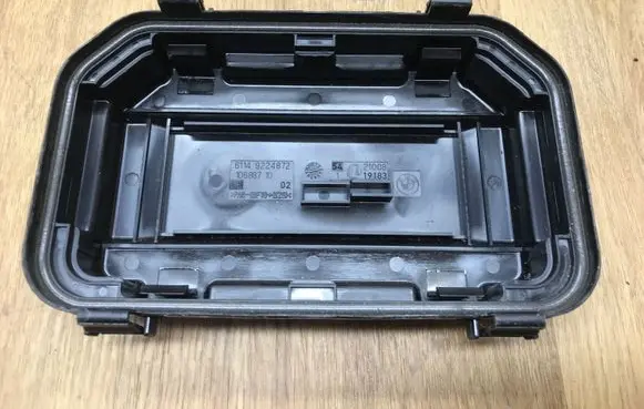 BMW 3 F30 F35 F31 Fuse box cover 9224872 10688710