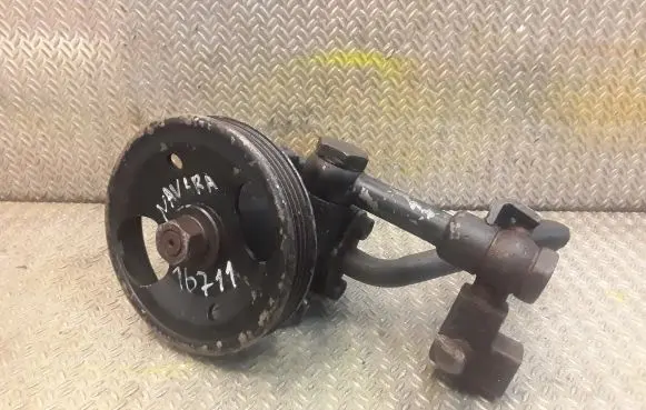 Nissan NP300 Power steering pump