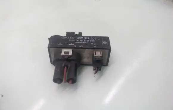 Volkswagen Golf III Coolant fan relay 357919506C