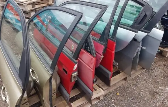 Alfa Romeo 147 Front door sidabrines