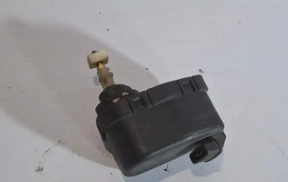 Headlight level adjustment motor