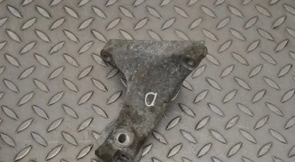 Subaru Outback (BS) Engine mounting bracket