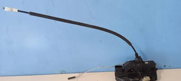 Opel Insignia A Front door lock 3023880