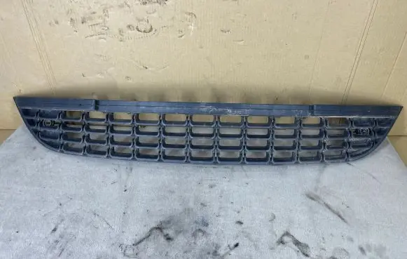 Opel Astra J Front bumper lower grill 13266567 OP0704101