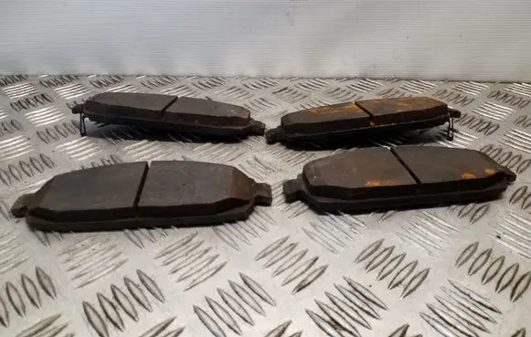 Jeep Grand Cherokee (WK) Brake pads (front) 