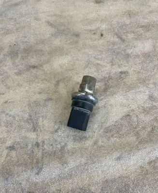 Volkswagen PASSAT B6 Air conditioning (A/C) pressure sensor 1j0959126
