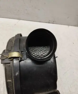 Toyota Hilux (N140, N150, N160, N170) Air filter box
