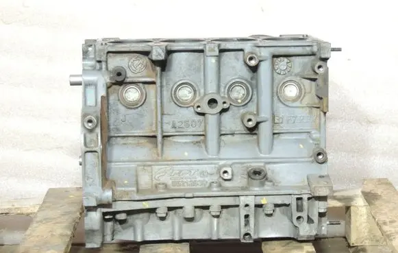 Opel Meriva B Engine block 93169484 6042960