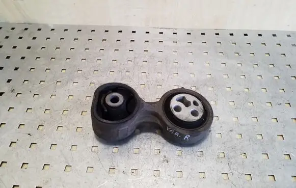 Honda CR-V Engine mount bracket