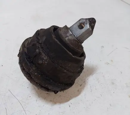 BMW 5 E39 Engine mount bracket