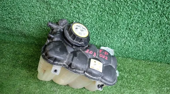 Jaguar F-Pace Coolant expansion tank/reservoir 