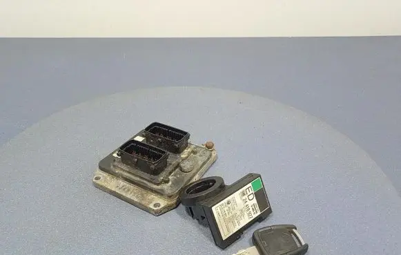 Opel Zafira A Engine control unit/module ECU 90582539