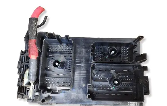 Opel Zafira C Fuse module C11000139