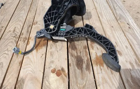 Peugeot Rifter Clutch pedal 9820886180 10D644A