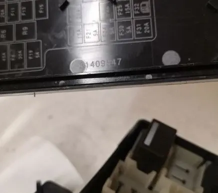 Volvo V40 Fuse module AV6T14A142AA