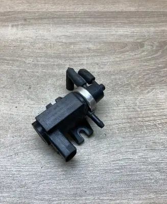 Volkswagen PASSAT B5 Turbo solenoid valve 1J0906627 72290320
