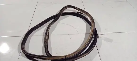 Opel Insignia A Rubber seal front coupe door 