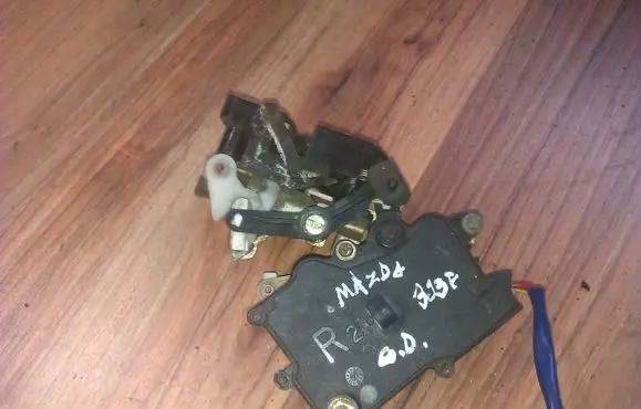 Mazda 323 F Rear door lock